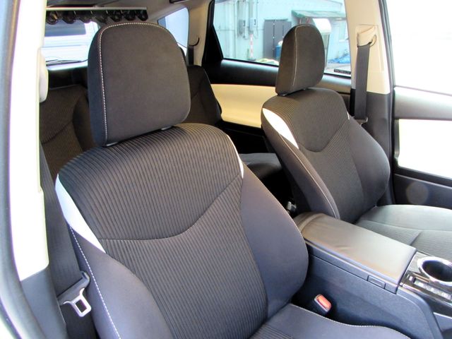 TOYOTA PRIUS Alpha 2016