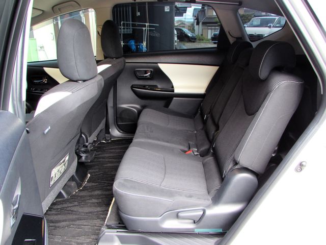 TOYOTA PRIUS Alpha 2016