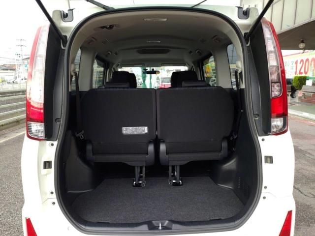 TOYOTA NOAH 2015