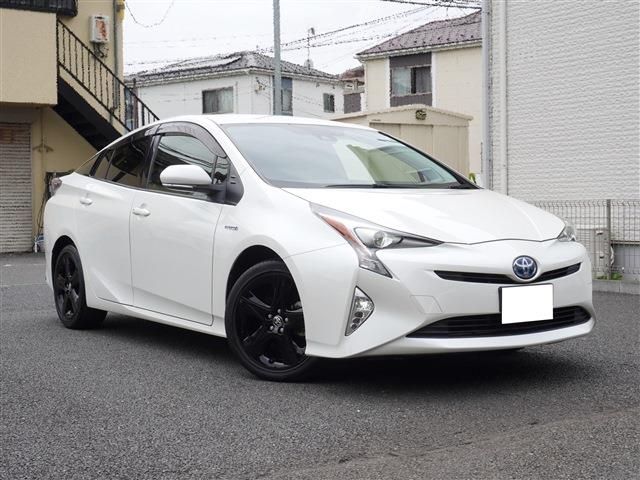 TOYOTA PRIUS 2018