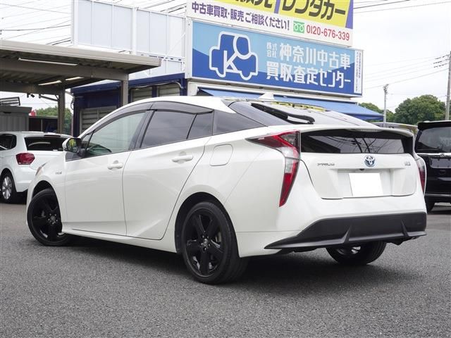 TOYOTA PRIUS 2018