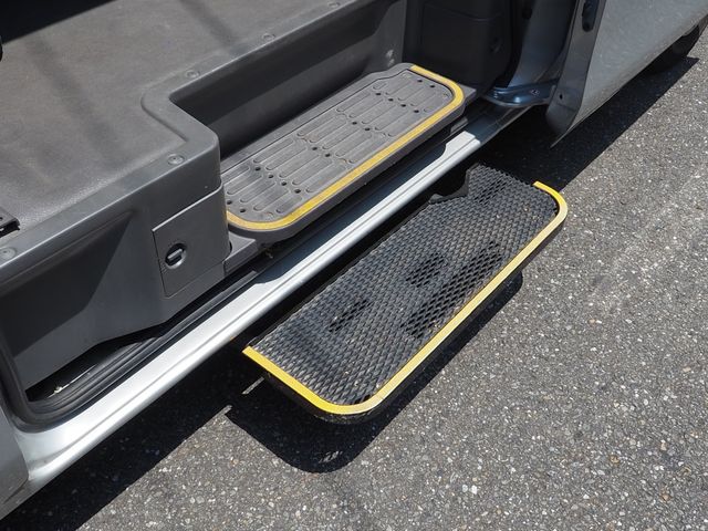 NISSAN NV350 CARAVAN 2012