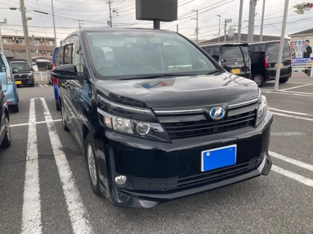 TOYOTA VOXY HYBRID 2015