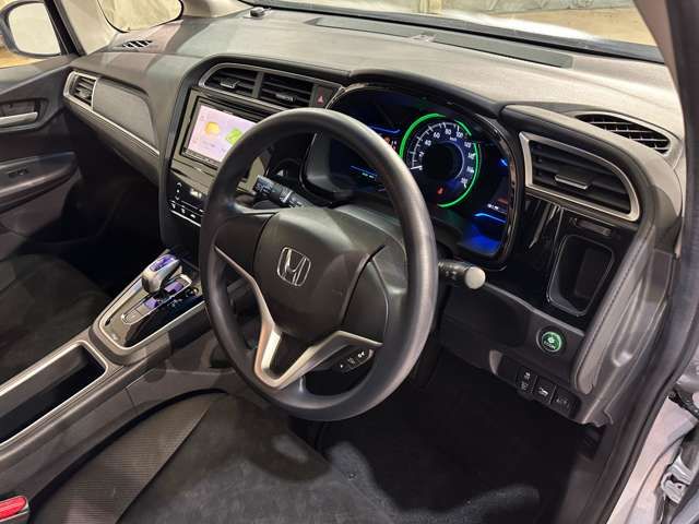 HONDA SHUTTLE HYBRID 2016