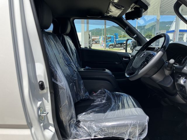 TOYOTA HIACE van 2WD 2025