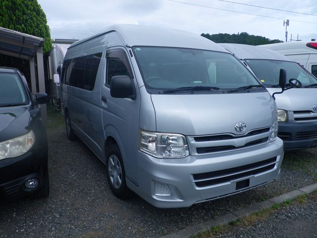 TOYOTA HIACE COMMUTER 2012