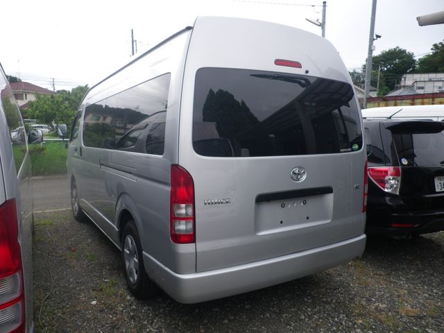 TOYOTA HIACE COMMUTER 2012