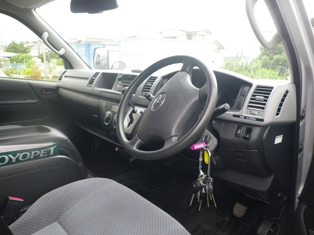 TOYOTA HIACE COMMUTER 2012