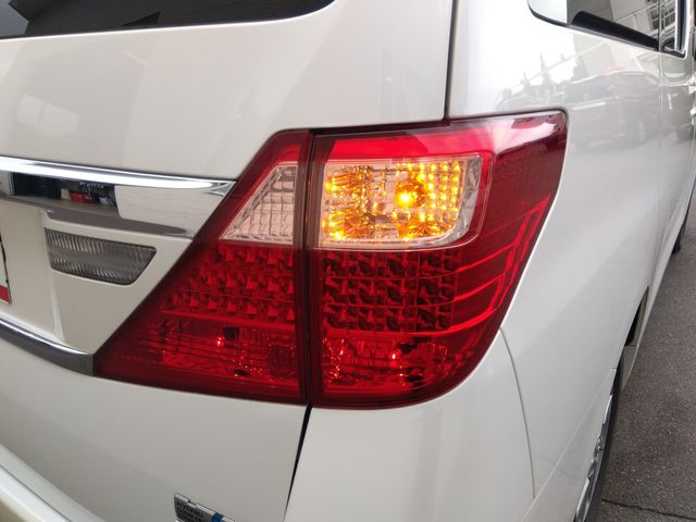 TOYOTA ALPHARD hybrid 4WD 2014