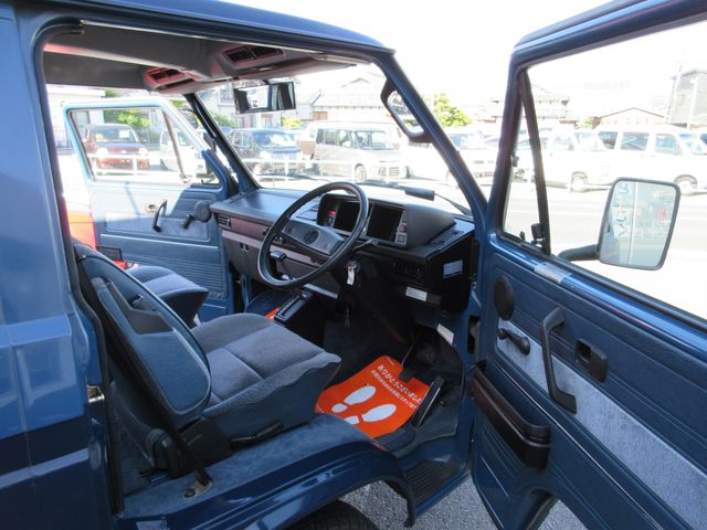 VOLKSWAGEN VOLKSWAGEN CARRAVEL 1990