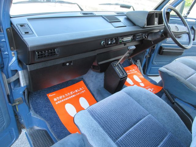 VOLKSWAGEN VOLKSWAGEN CARRAVEL 1990