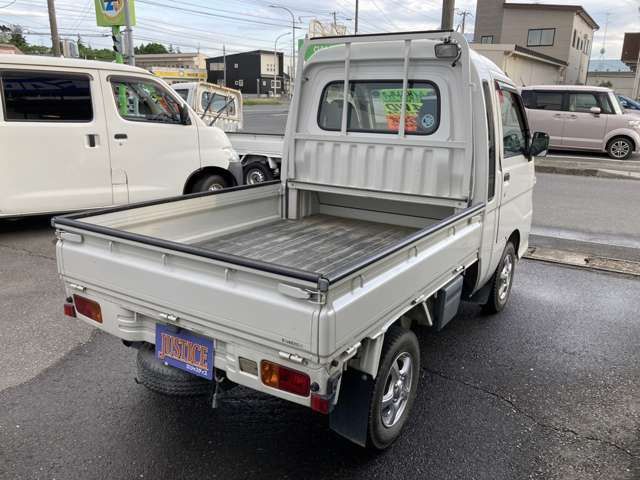 DAIHATSU HIJET truck 4WD 2014