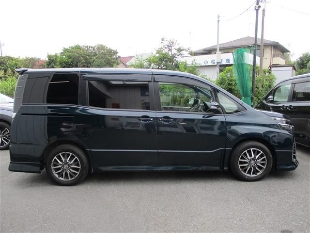 TOYOTA VOXY 2014