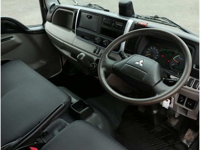 MITSUBISHI CANTER 2018