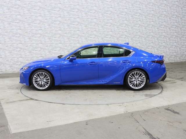 TOYOTA LEXUS IS300h 2022