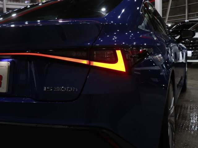 TOYOTA LEXUS IS300h 2022