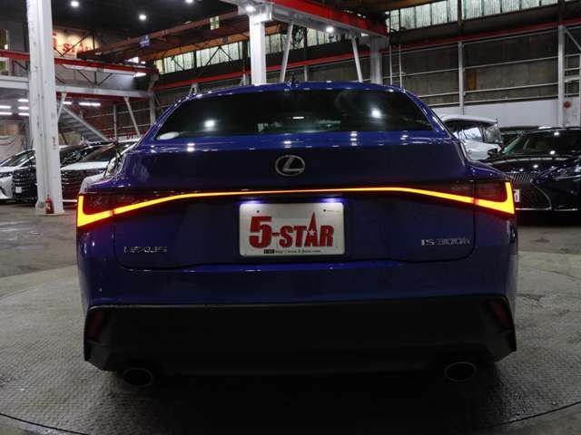 TOYOTA LEXUS IS300h 2022