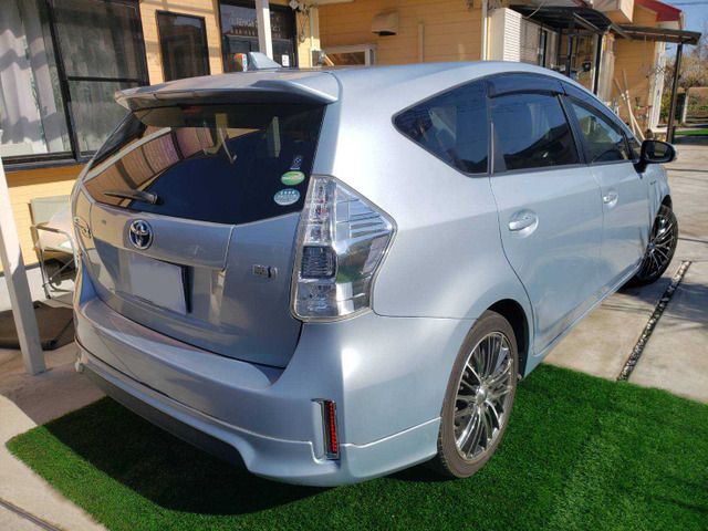 TOYOTA PRIUS Alpha 2013