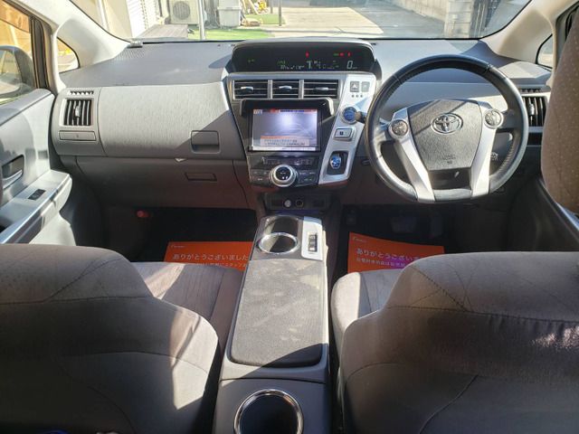 TOYOTA PRIUS Alpha 2013