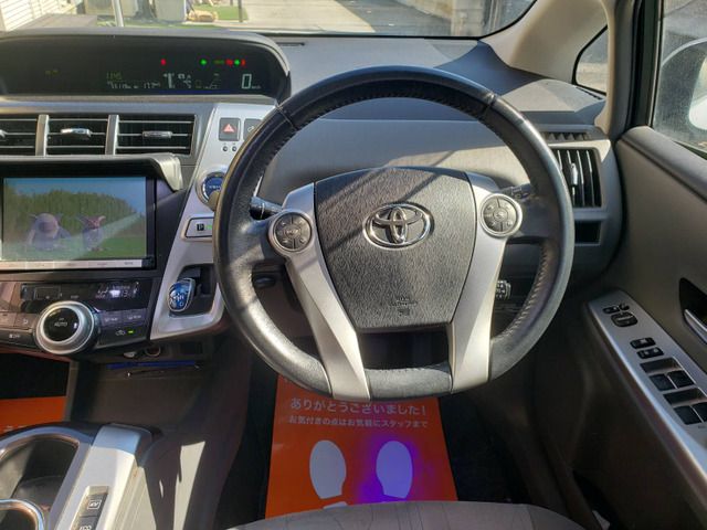 TOYOTA PRIUS Alpha 2013