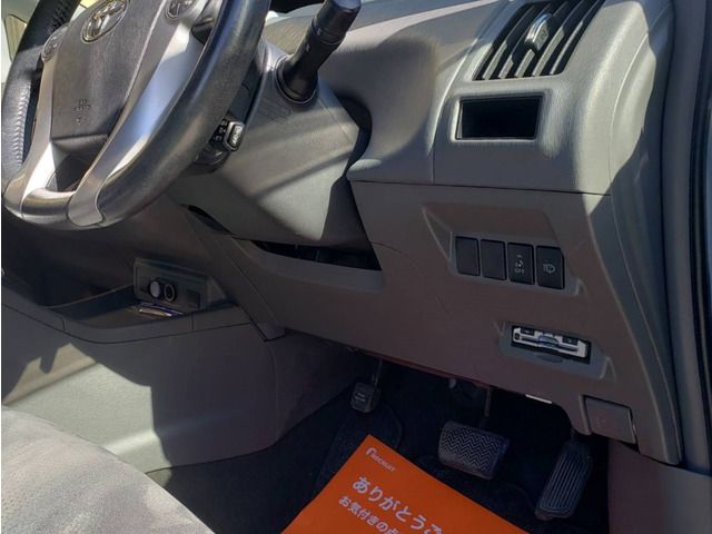 TOYOTA PRIUS Alpha 2013