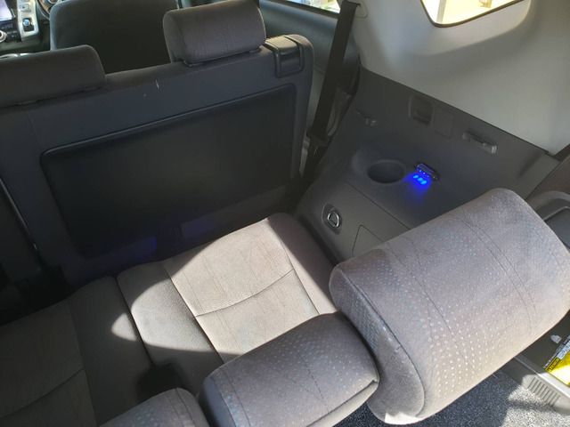 TOYOTA PRIUS Alpha 2013