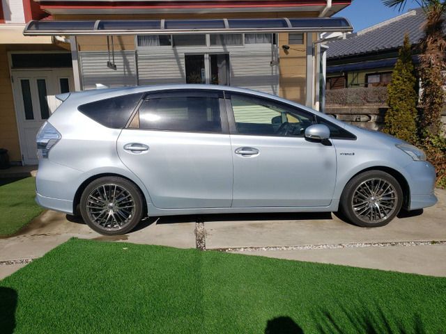 TOYOTA PRIUS Alpha 2013