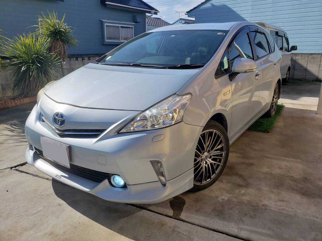 TOYOTA PRIUS Alpha 2013