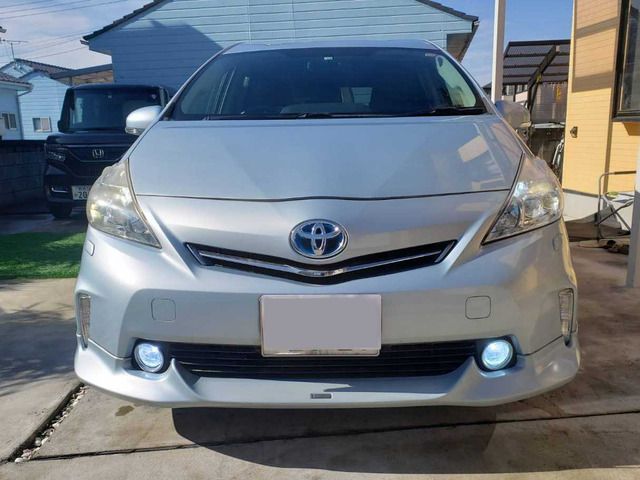 TOYOTA PRIUS Alpha 2013