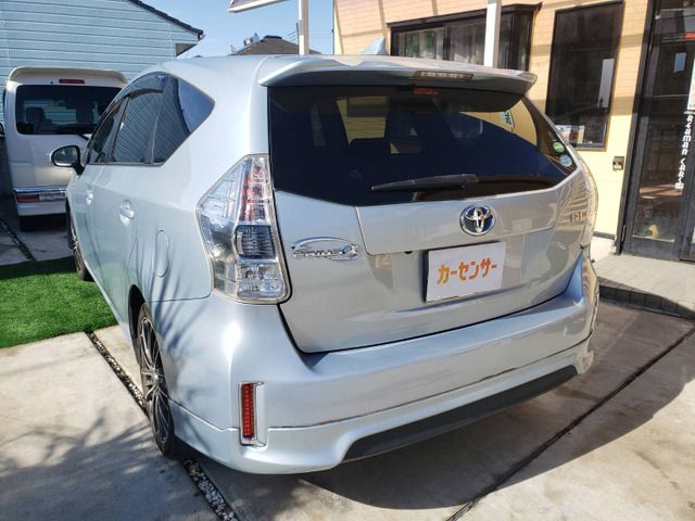 TOYOTA PRIUS Alpha 2013