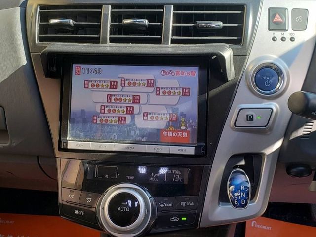 TOYOTA PRIUS Alpha 2013