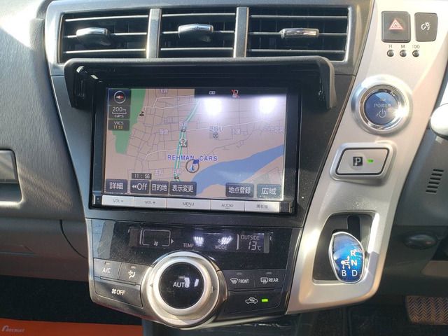 TOYOTA PRIUS Alpha 2013