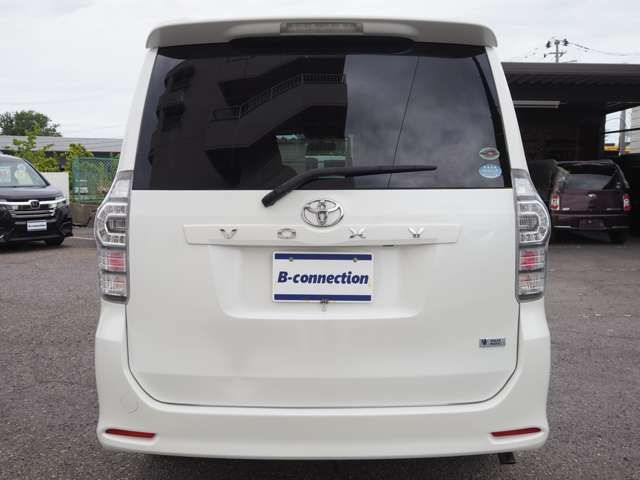 TOYOTA VOXY 2010