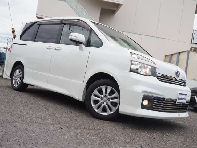 TOYOTA VOXY 2010