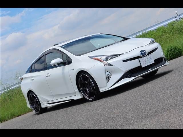 TOYOTA PRIUS 2016