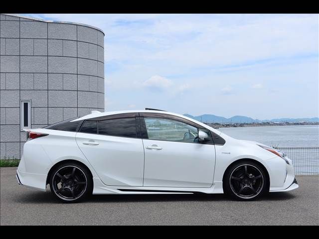 TOYOTA PRIUS 2016