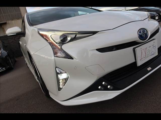 TOYOTA PRIUS 2016