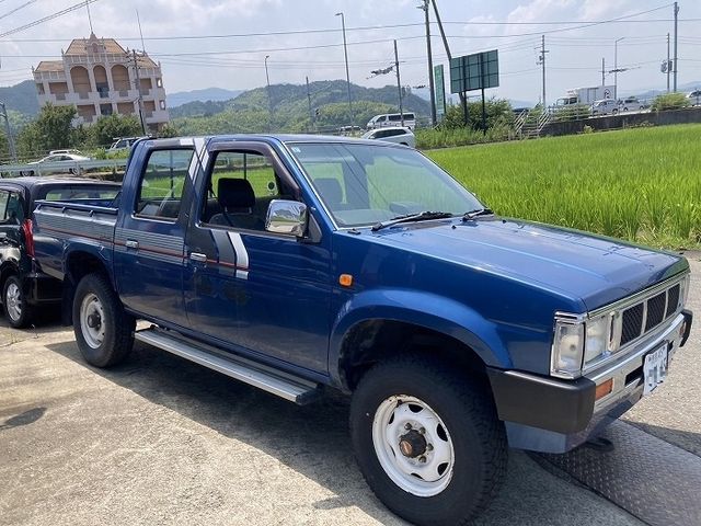 NISSAN DATSUN 4WD 1992