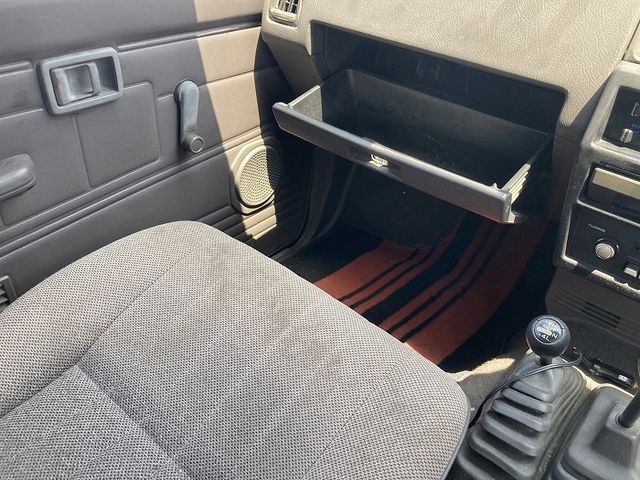 NISSAN DATSUN 4WD 1992