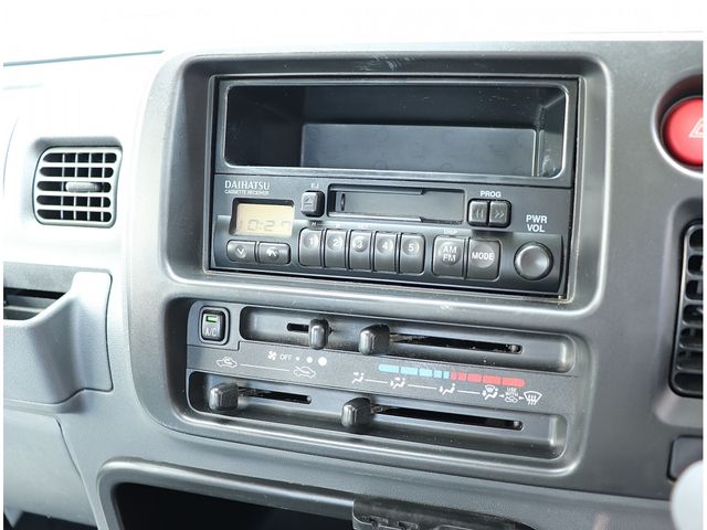 DAIHATSU HIJET truck 2011