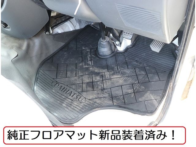 DAIHATSU HIJET truck 2011