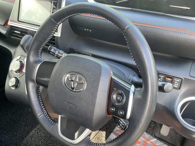 TOYOTA SIENTA HYBRID 2020