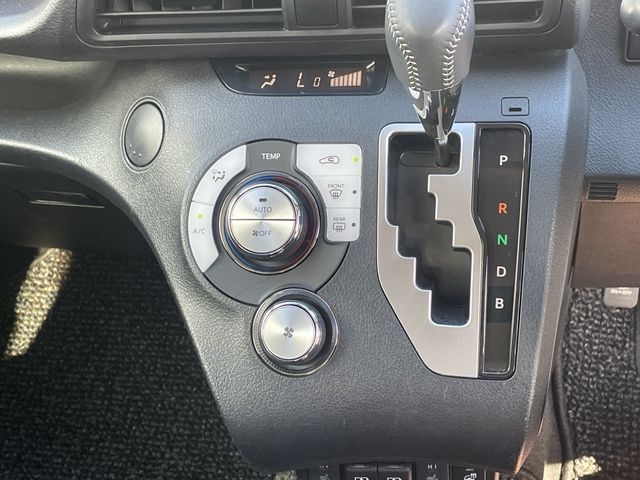 TOYOTA SIENTA HYBRID 2020