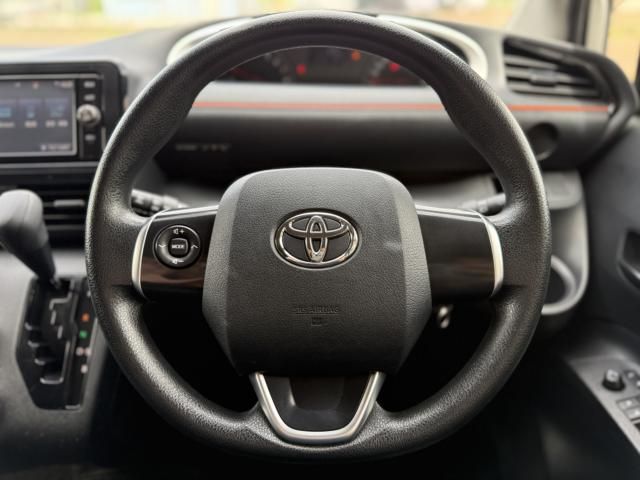 TOYOTA SIENTA 2016