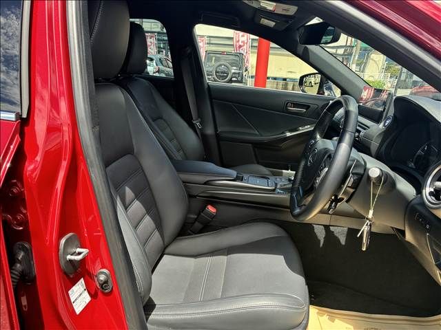 TOYOTA LEXUS IS300h 2022