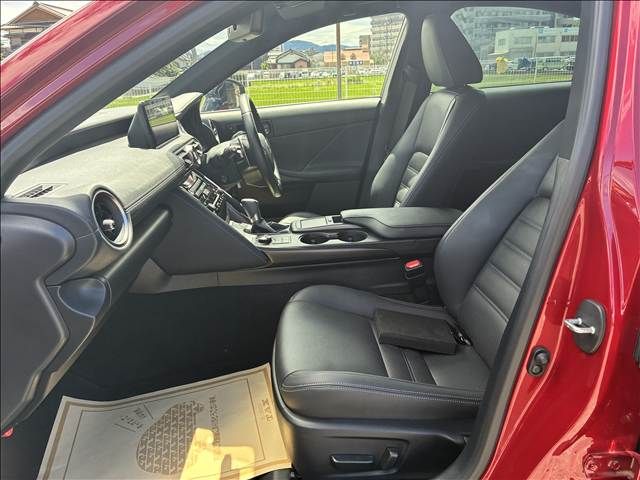 TOYOTA LEXUS IS300h 2022