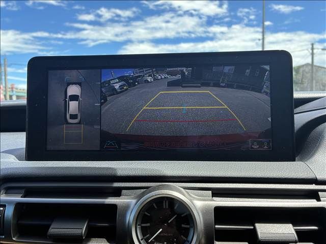 TOYOTA LEXUS IS300h 2022