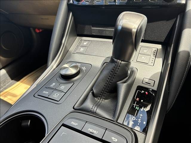 TOYOTA LEXUS IS300h 2022