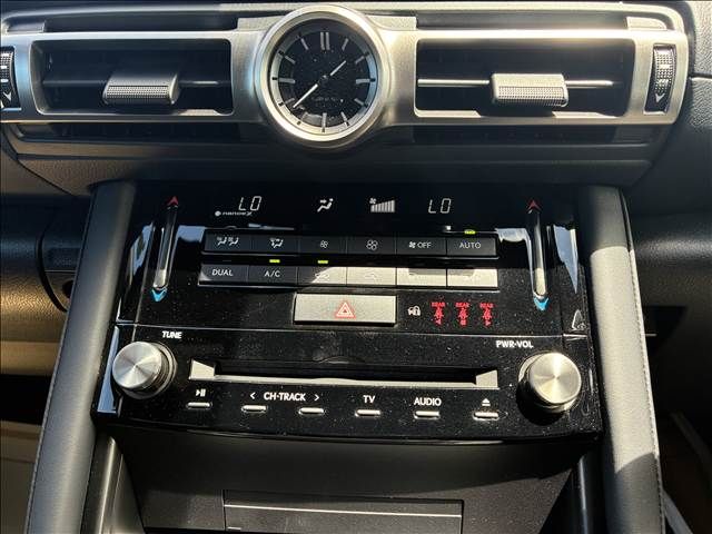 TOYOTA LEXUS IS300h 2022