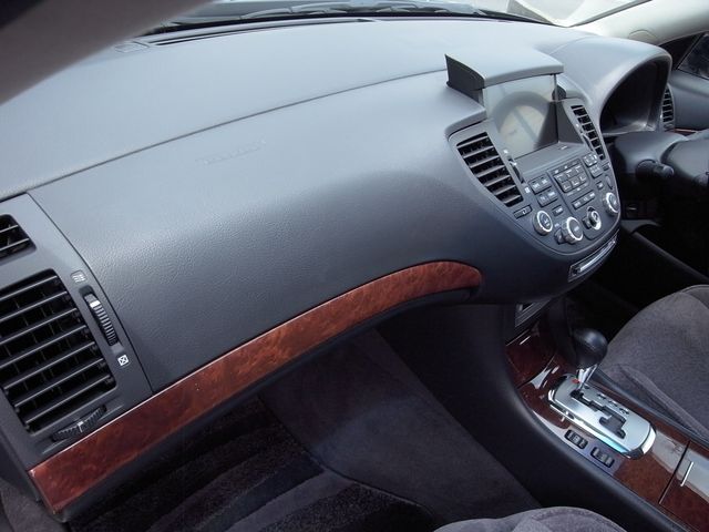 NISSAN PRESIDENT 2005